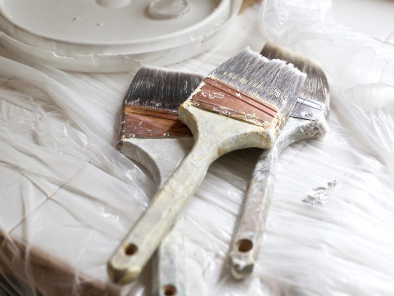 paint-brushes-ready-to-be-used-for-interior-painting