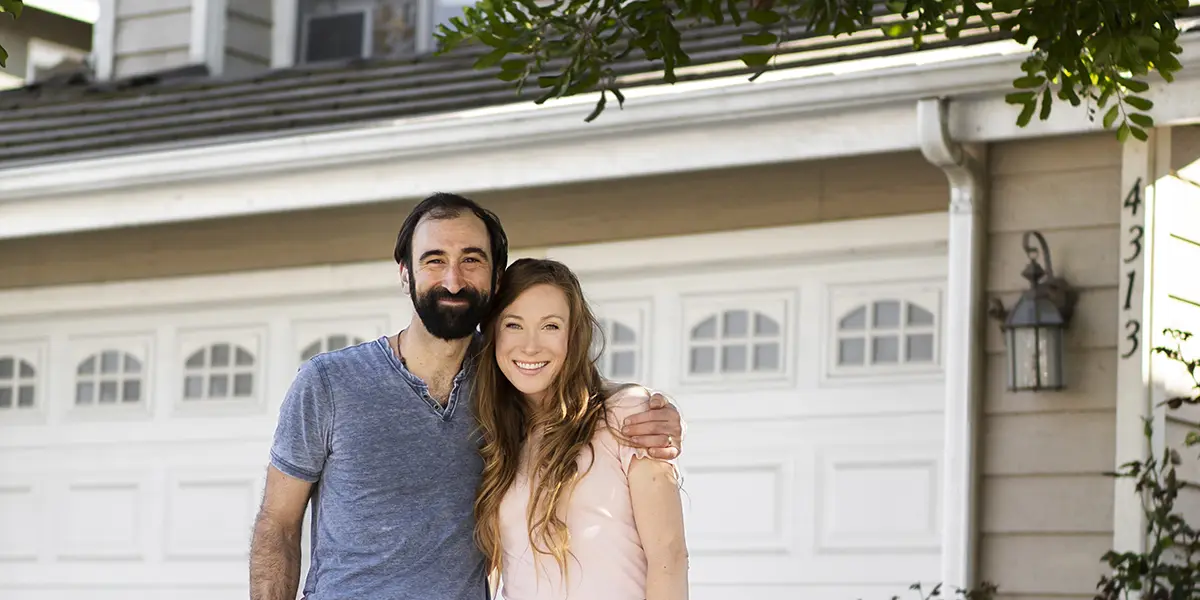 couple-moving-new-house