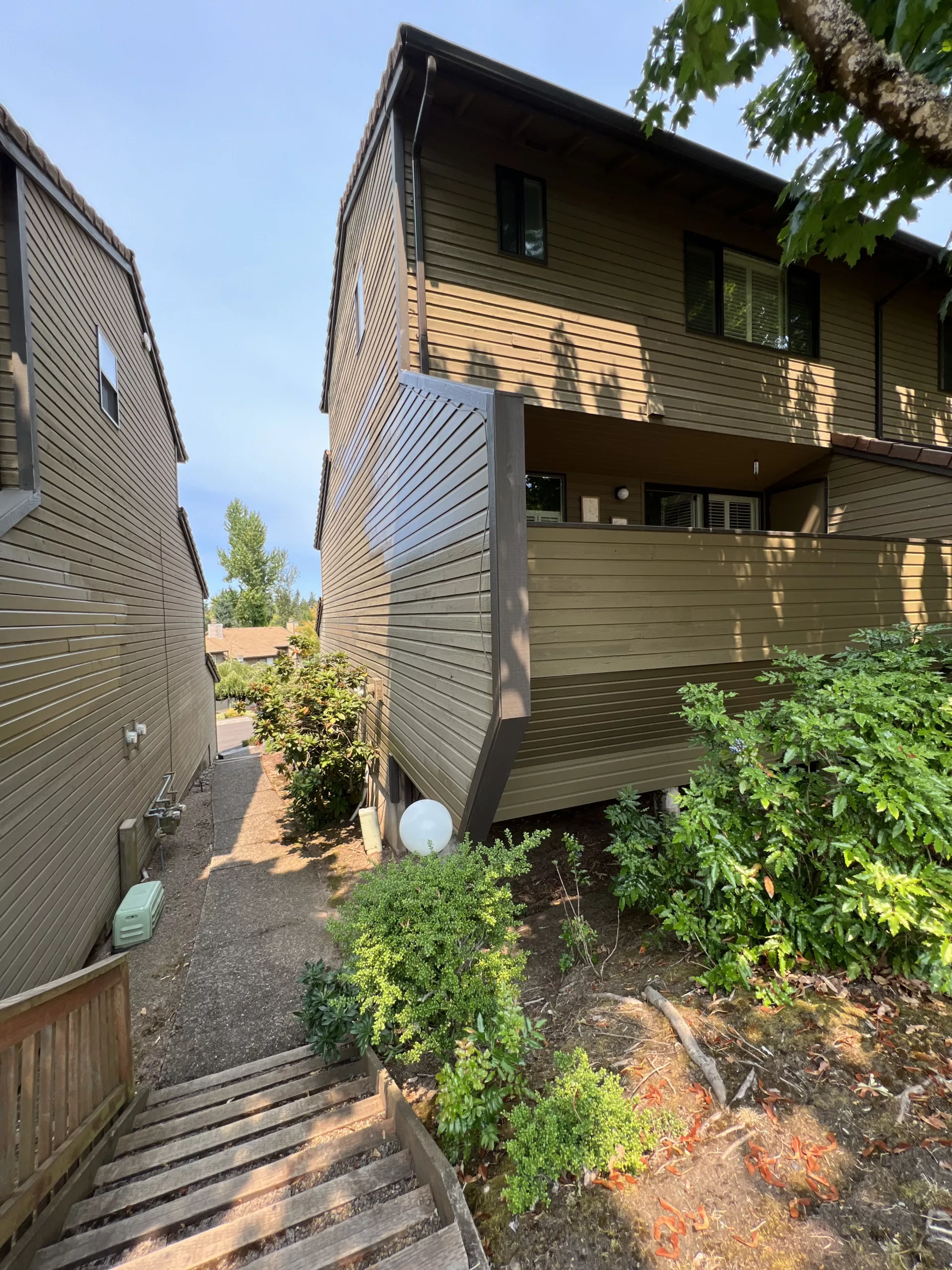 HOA Community New sidining and new painting project 1