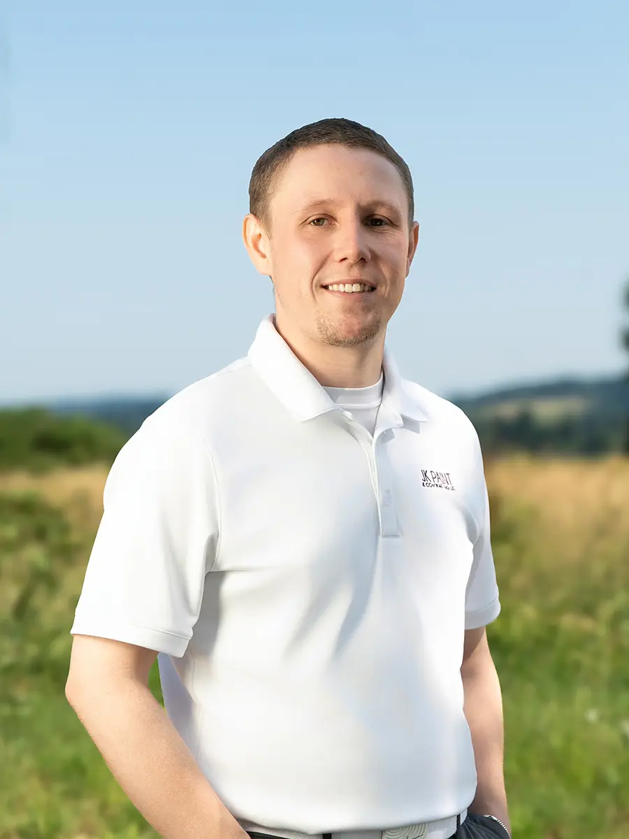 DavisUPDATEHeadshot Davis kitchens, estimator at JK Paint & Contracting
