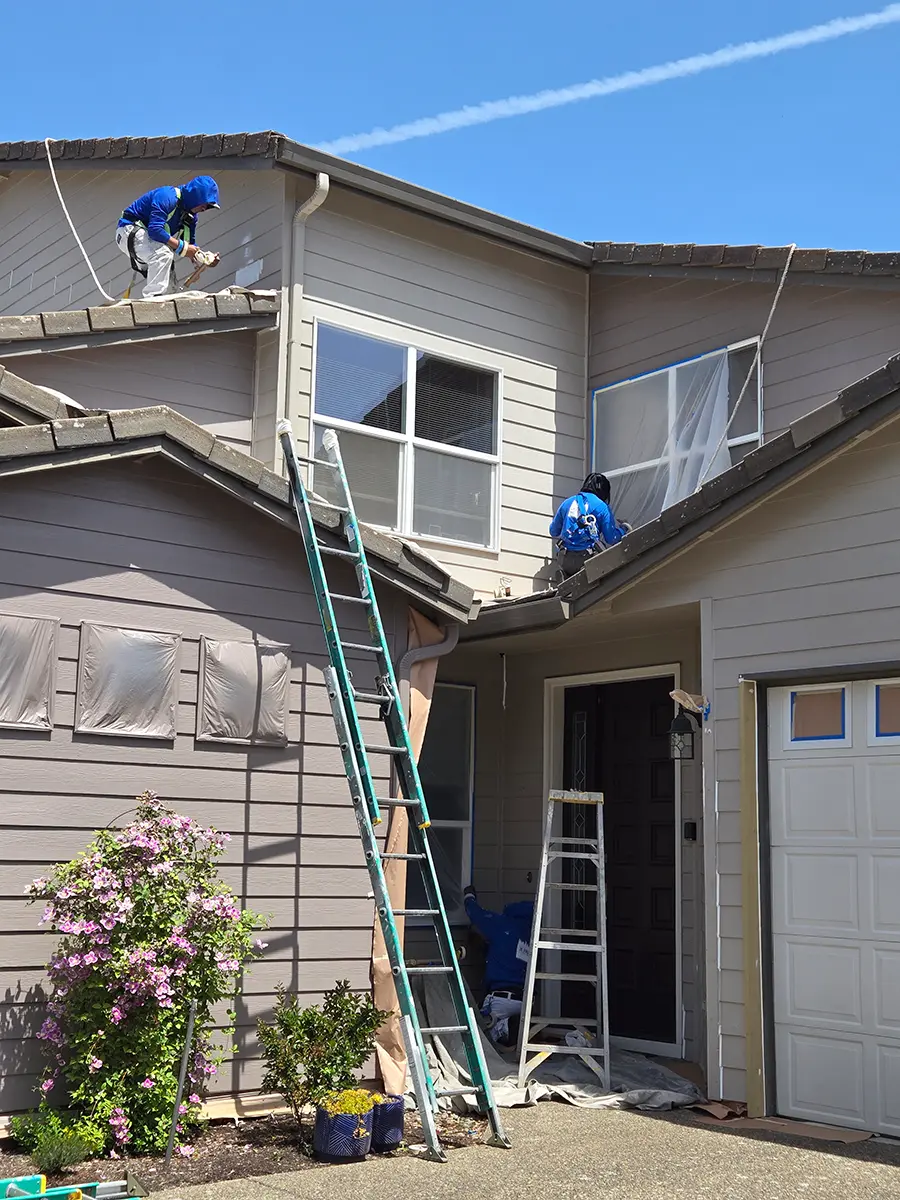 jk-paint-hoa-painting-portland-area-1 a painting crew working on an HOA in the portland area